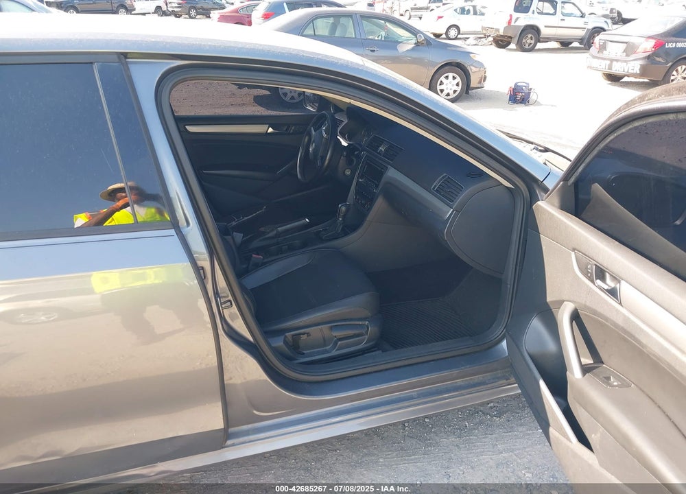 2015 VOLKSWAGEN PASSAT VIN: 1VWAT7A37FC011689