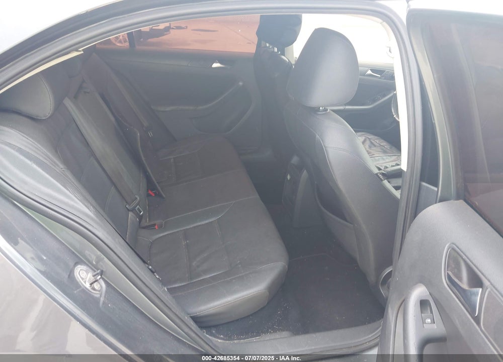 2011 VOLKSWAGEN JETTA VIN: 3VWDX7AJ5BM327343