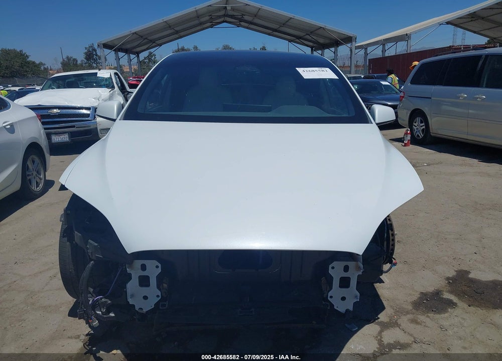 2022 TESLA MODEL X VIN: 7SAXCDE58NF361568