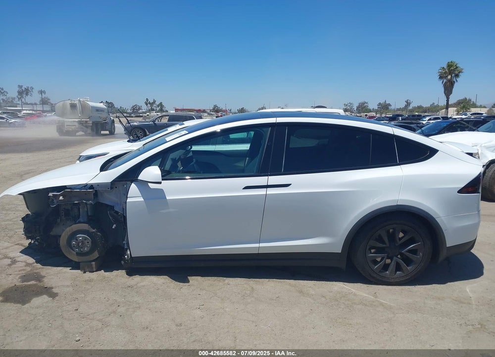 2022 TESLA MODEL X VIN: 7SAXCDE58NF361568