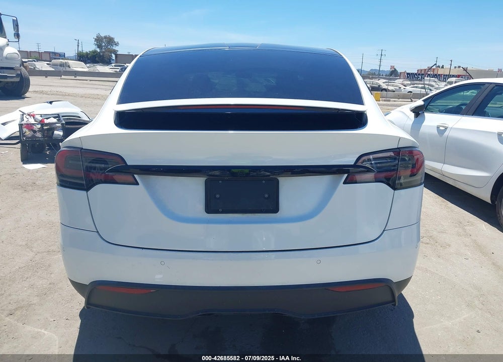 2022 TESLA MODEL X VIN: 7SAXCDE58NF361568