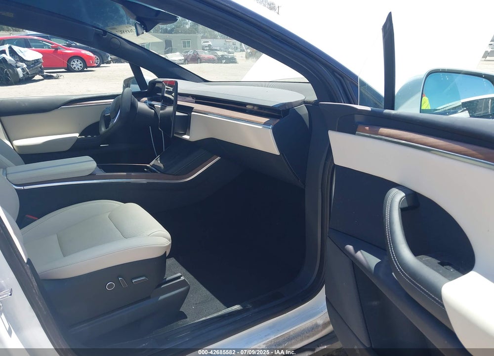 2022 TESLA MODEL X VIN: 7SAXCDE58NF361568