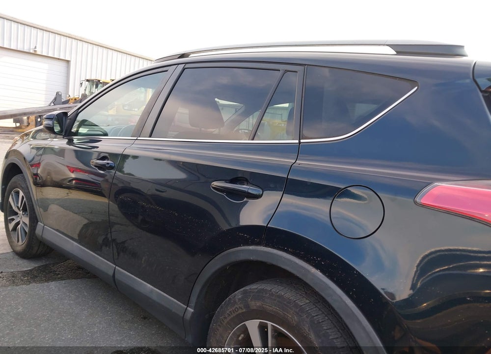 2018 TOYOTA RAV4 VIN: 2T3WFREV5JW417144