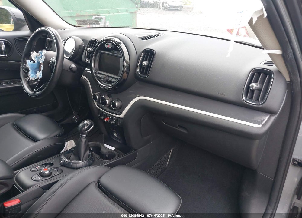 2017 MINI COUNTRYMAN COOPER S VIN: WMZYT5C38H3D81171