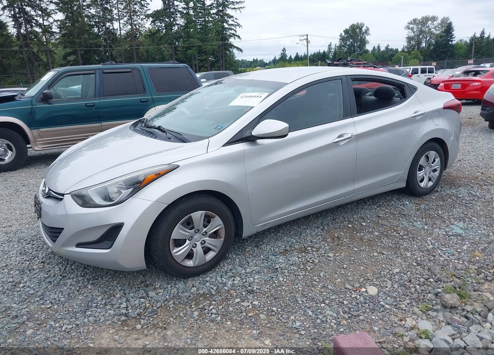 2016 HYUNDAI ELANTRA VIN: 5NPDH4AE3GH692876