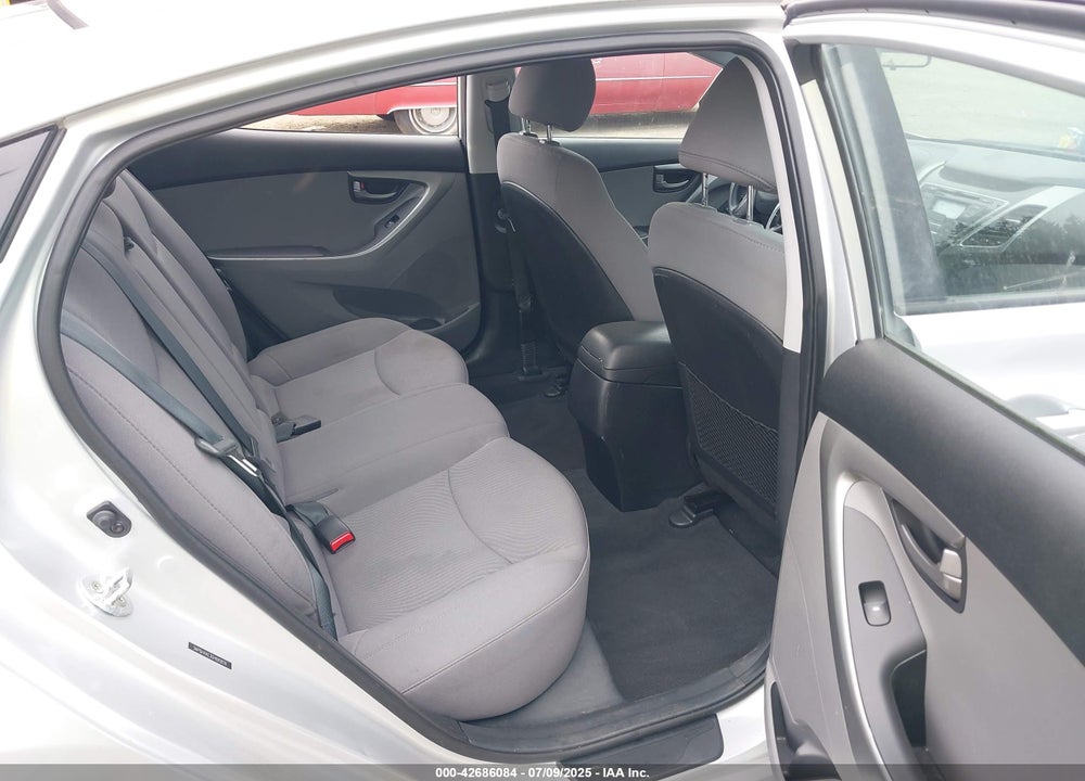 2016 HYUNDAI ELANTRA VIN: 5NPDH4AE3GH692876