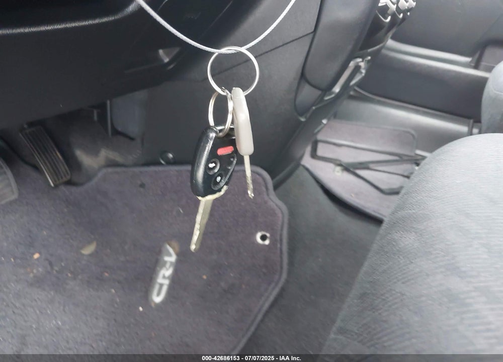 2005 HONDA CR-V LX VIN: JHLRD78525C058205