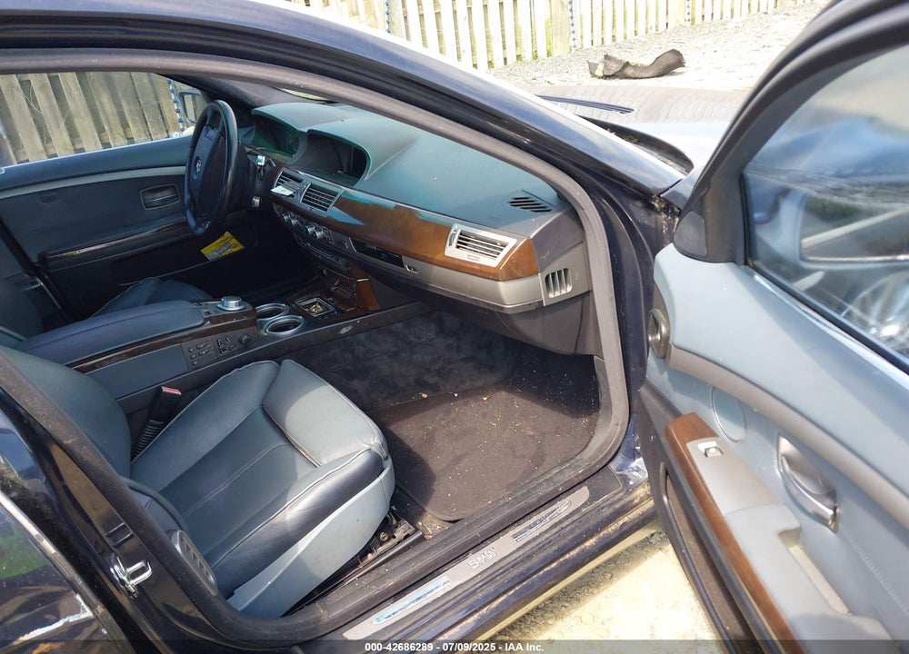 2007 BMW 750LI VIN: WBAHN83577DT66712