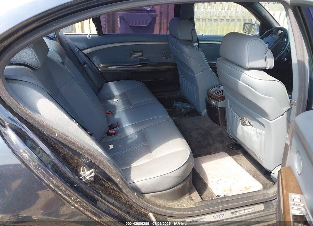 2007 BMW 750LI VIN: WBAHN83577DT66712