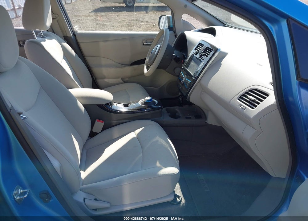 2011 NISSAN LEAF VIN: JN1AZ0CP7BT005140