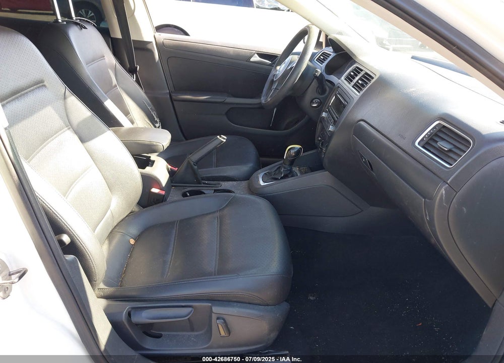 2014 VOLKSWAGEN JETTA 1.8T SE VIN: 3VWD17AJ8EM284395