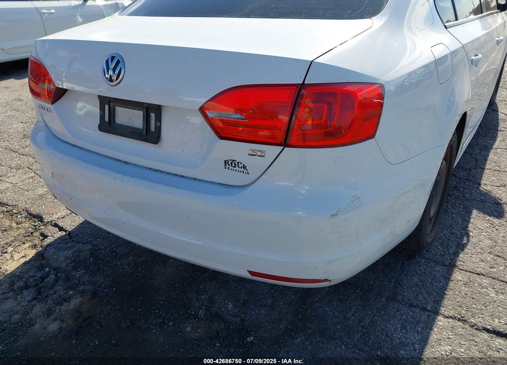 2014 VOLKSWAGEN JETTA 1.8T SE VIN: 3VWD17AJ8EM284395