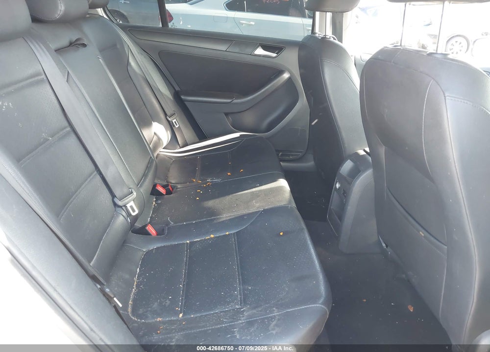 2014 VOLKSWAGEN JETTA 1.8T SE VIN: 3VWD17AJ8EM284395
