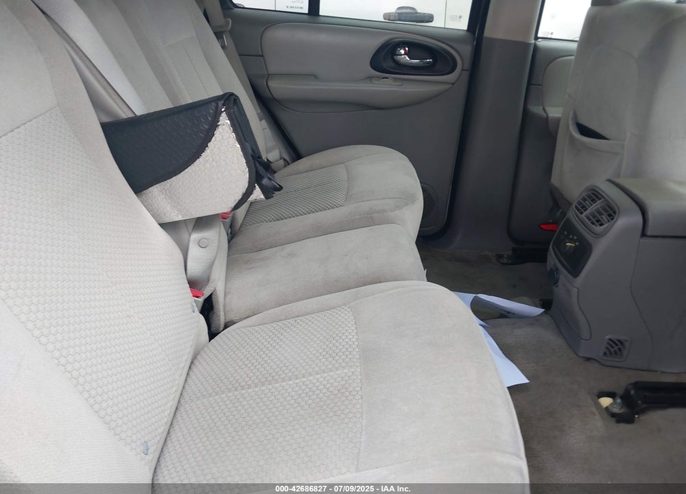 2008 CHEVROLET TRAILBLAZER VIN: 1GNDS13S082109337