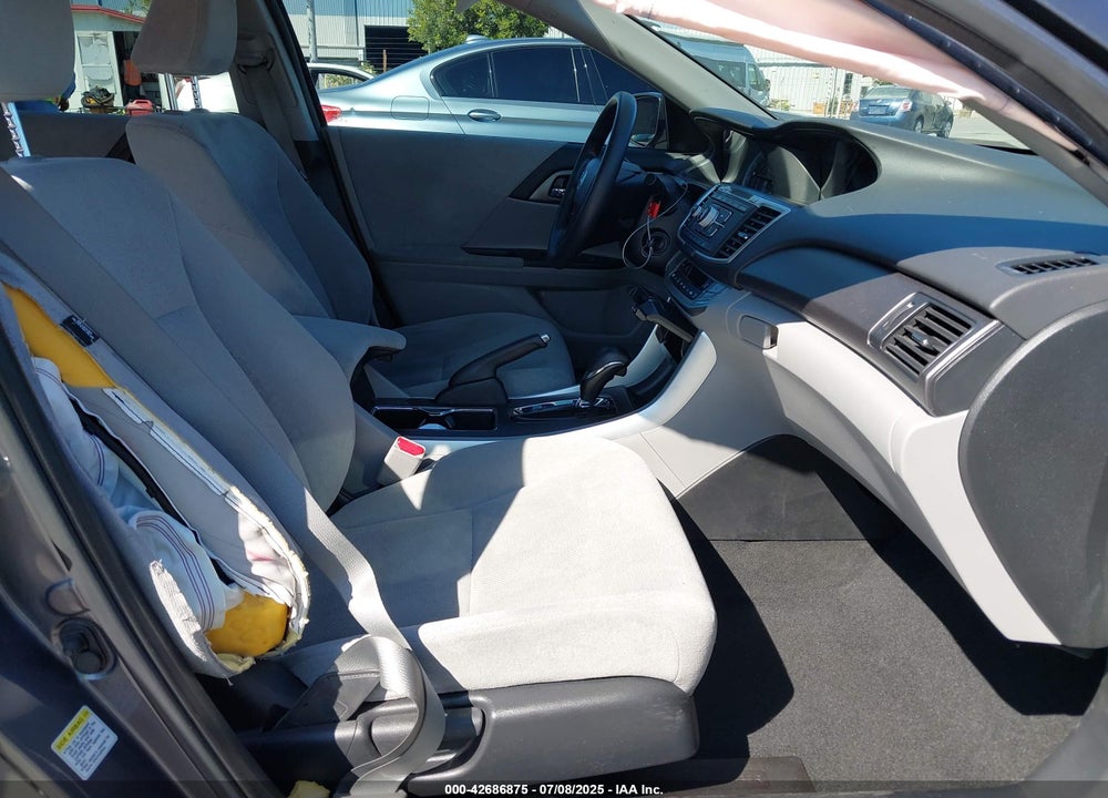 2013 HONDA ACCORD VIN: 1HGCR2F33DA142828