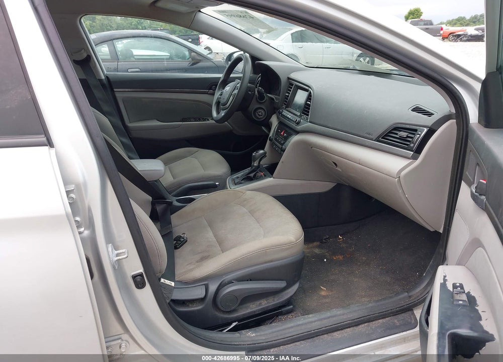 2017 HYUNDAI ELANTRA VIN: 5NPD84LF3HH101131