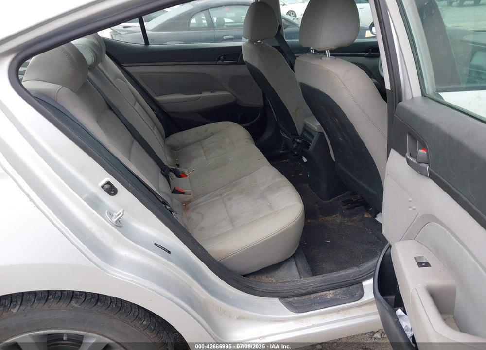 2017 HYUNDAI ELANTRA VIN: 5NPD84LF3HH101131