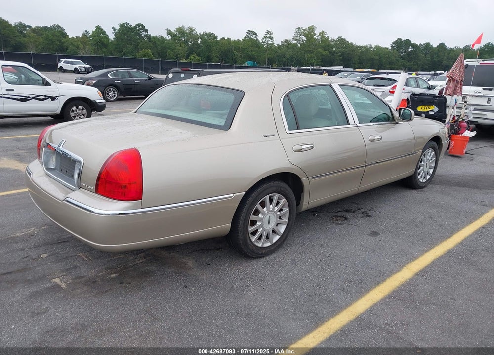 2006 LINCOLN TOWN CAR VIN: 1LNHM81W06Y605800