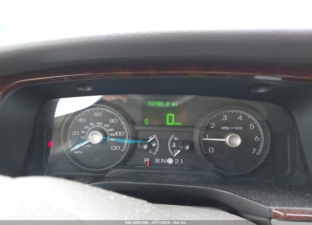 2006 LINCOLN TOWN CAR VIN: 1LNHM81W06Y605800