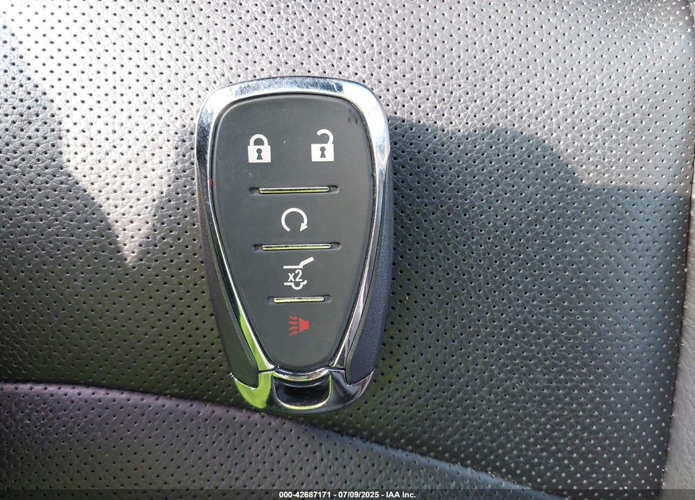 2021 CHEVROLET EQUINOX VIN: 2GNAXUEV7M6117879