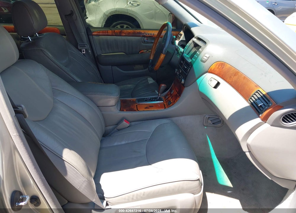 2001 LEXUS LS 430 VIN: JTHBN30FX10023320