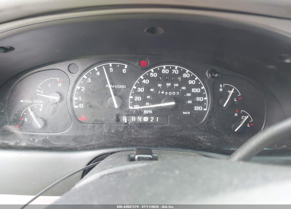 2000 FORD EXPLORER XLT VIN: 1FMZU83P6YZC14626