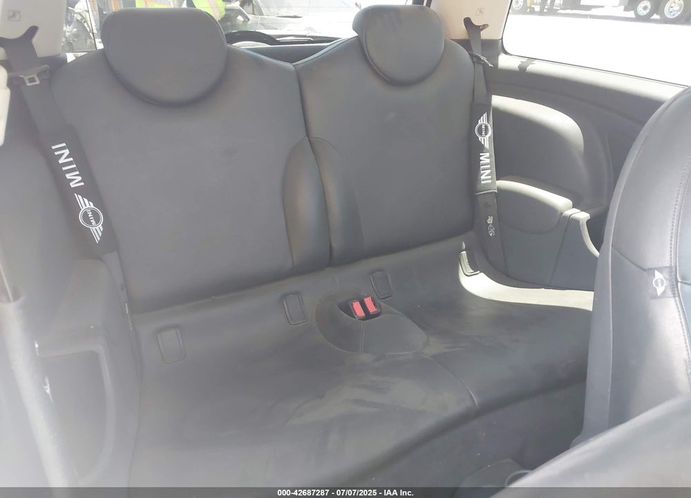 2006 MINI COOPER VIN: WMWRC33586TK71206