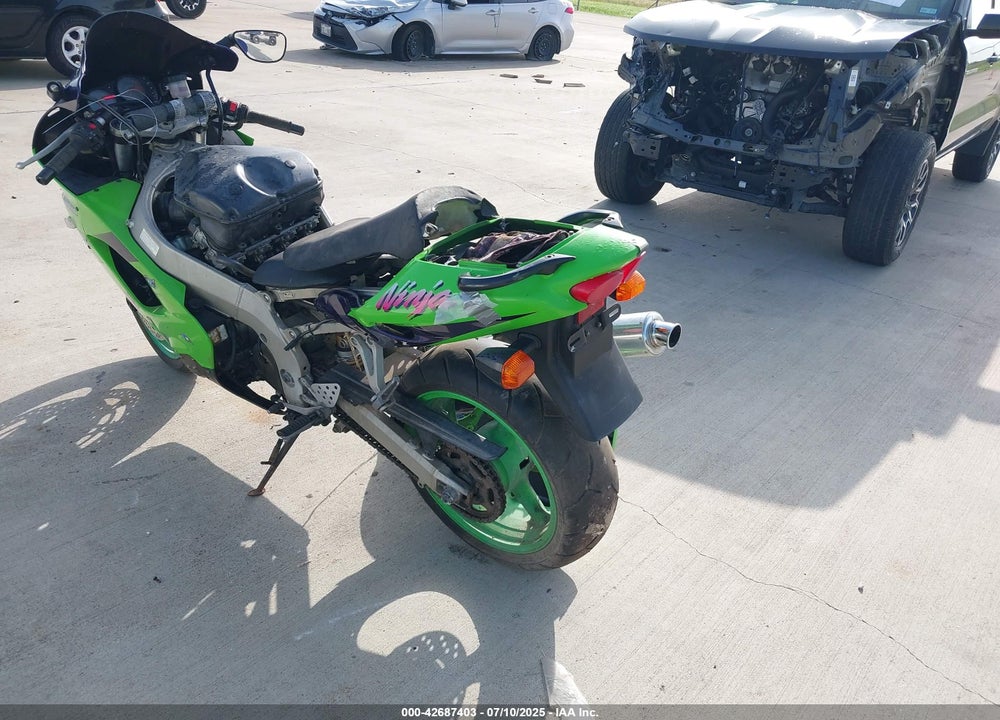 2000 KAWASAKI ZX900 E VIN: JKAZX2E10YA002640
