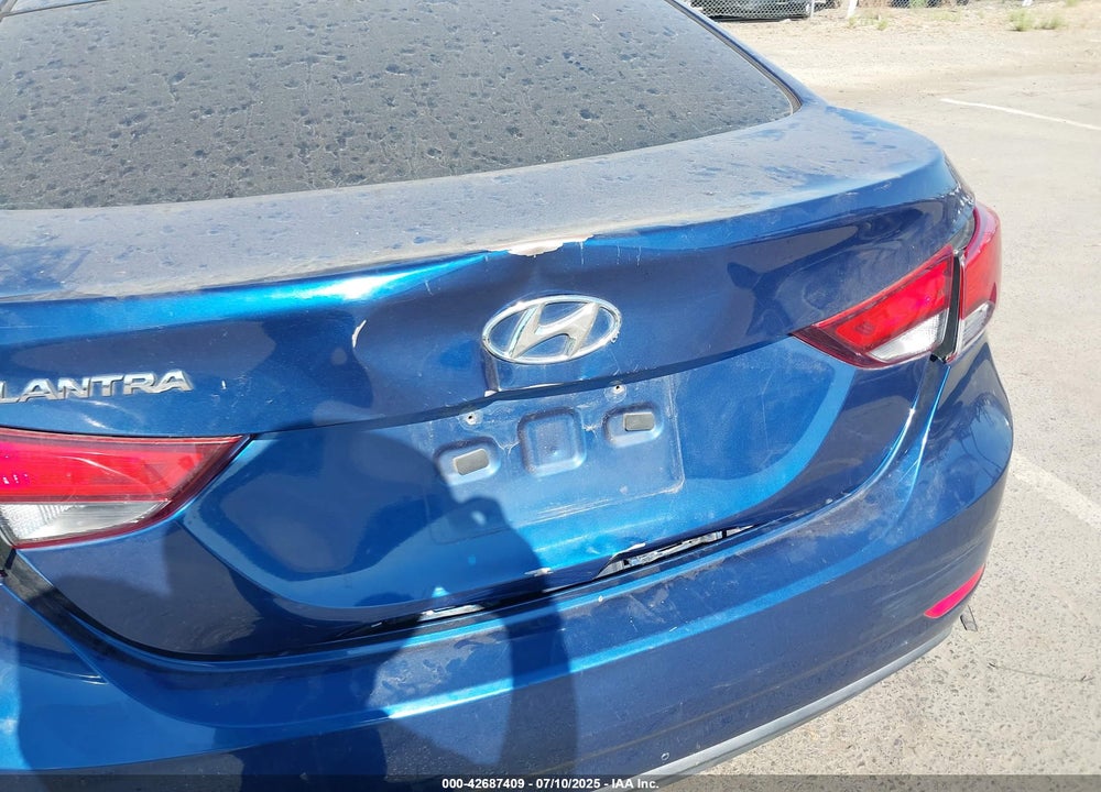 2015 HYUNDAI ELANTRA VIN: 5NPDH4AE5FH565917