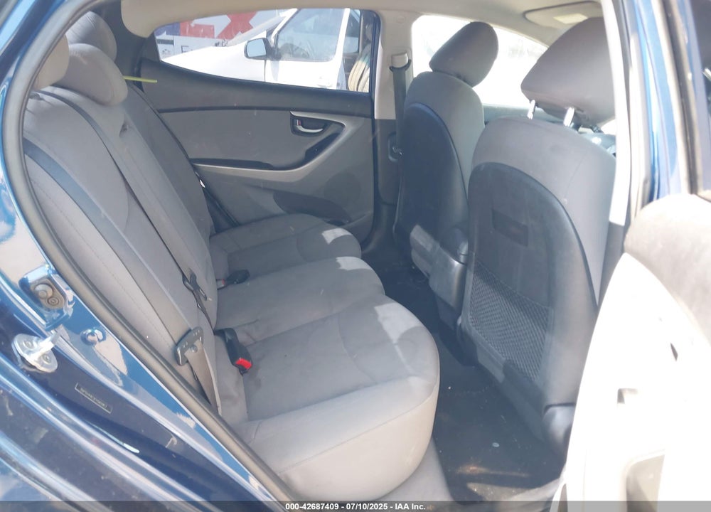2015 HYUNDAI ELANTRA VIN: 5NPDH4AE5FH565917