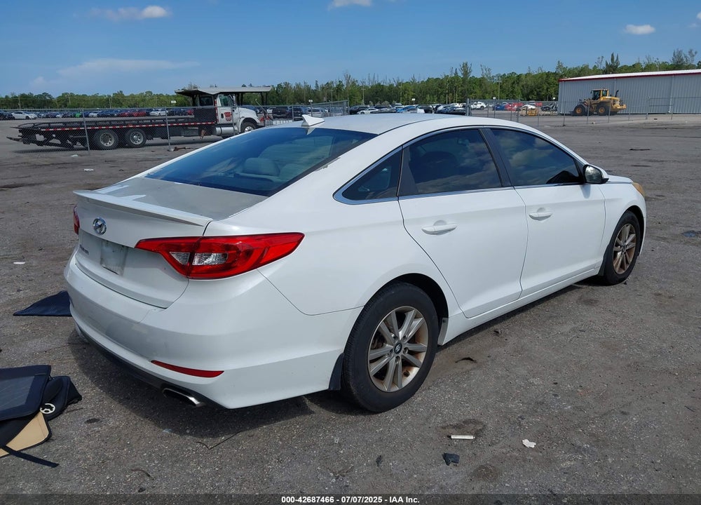2015 HYUNDAI SONATA VIN: 5NPE24AF2FH216132
