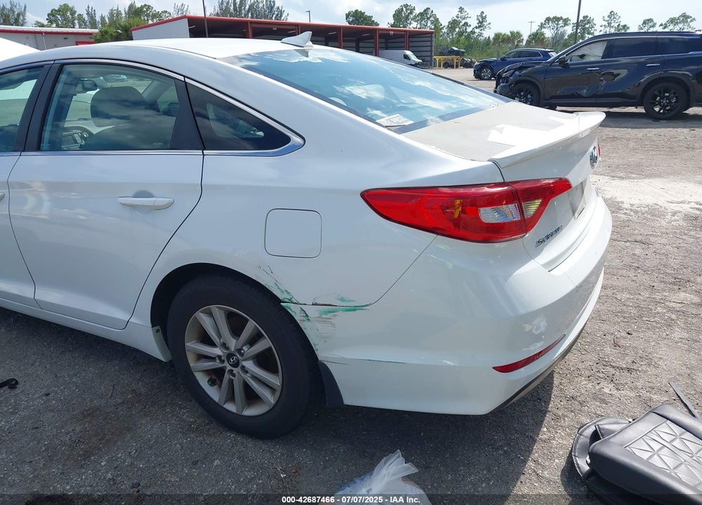 2015 HYUNDAI SONATA VIN: 5NPE24AF2FH216132