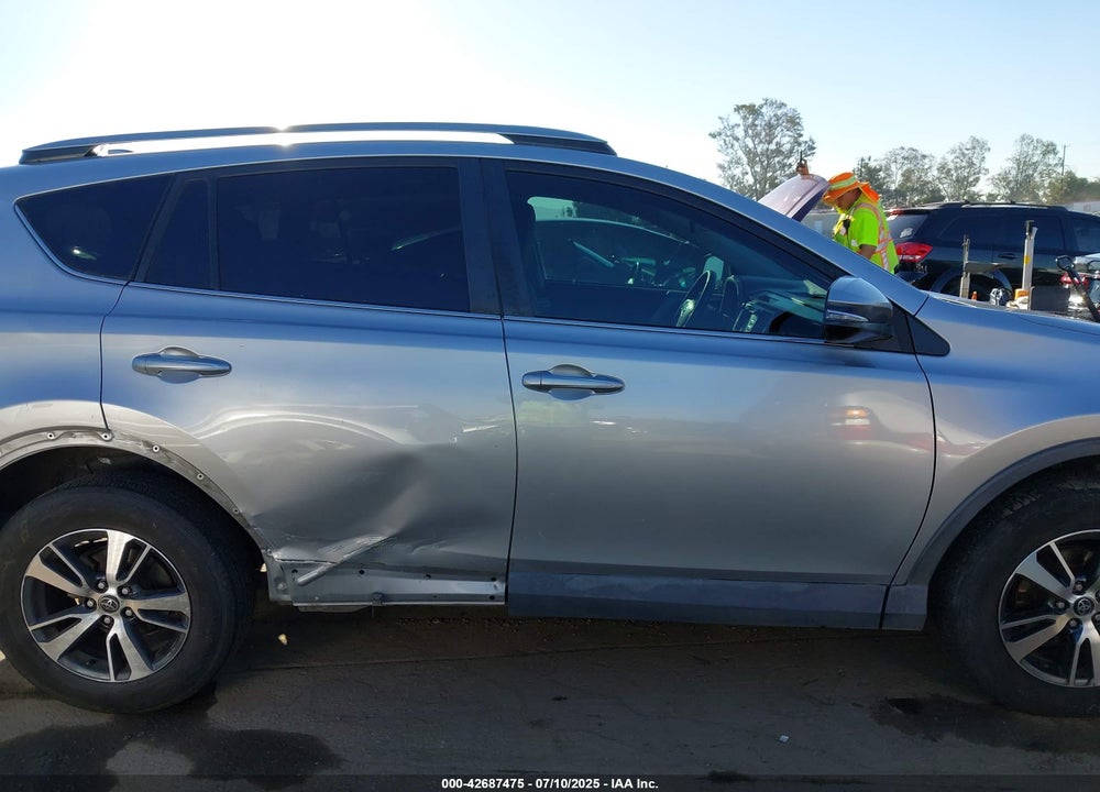 2018 TOYOTA RAV4 XLE VIN: 2T3WFREV8JW474230