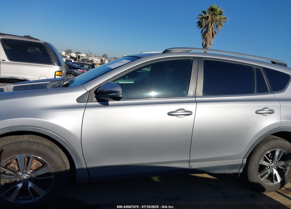2018 TOYOTA RAV4 XLE VIN: 2T3WFREV8JW474230