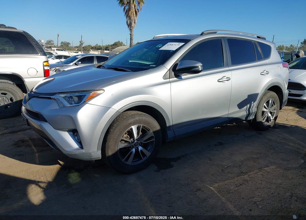 2018 TOYOTA RAV4 XLE VIN: 2T3WFREV8JW474230