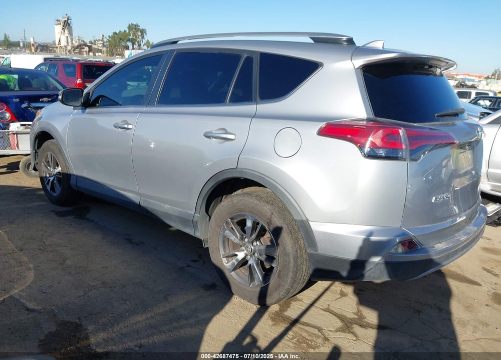 2018 TOYOTA RAV4 XLE VIN: 2T3WFREV8JW474230