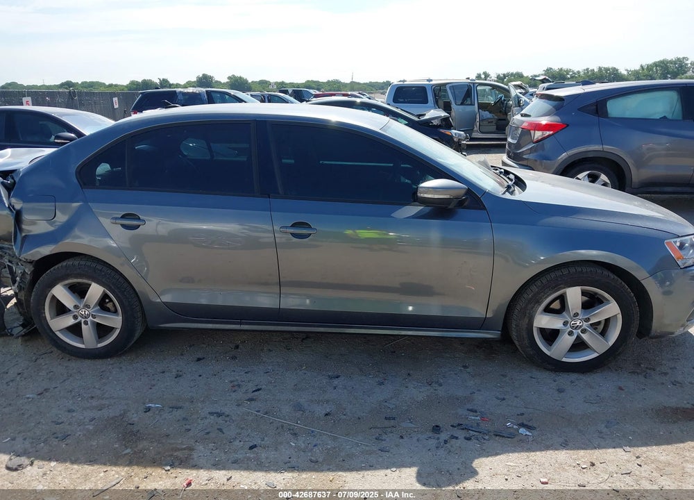 2014 VOLKSWAGEN JETTA VIN: 3VWD17AJ2EM359799