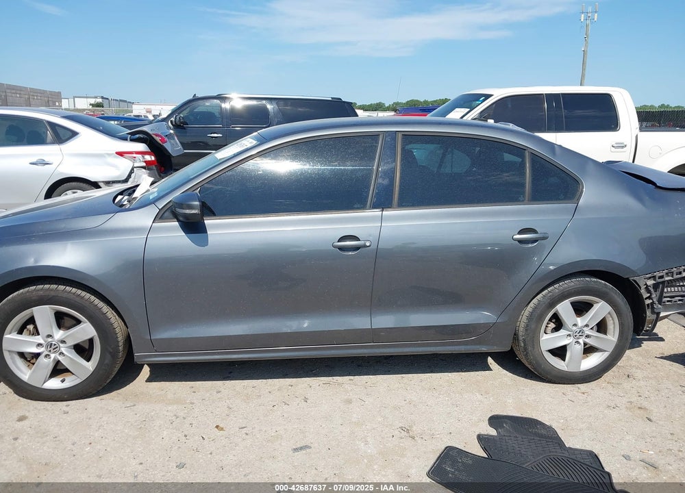 2014 VOLKSWAGEN JETTA VIN: 3VWD17AJ2EM359799