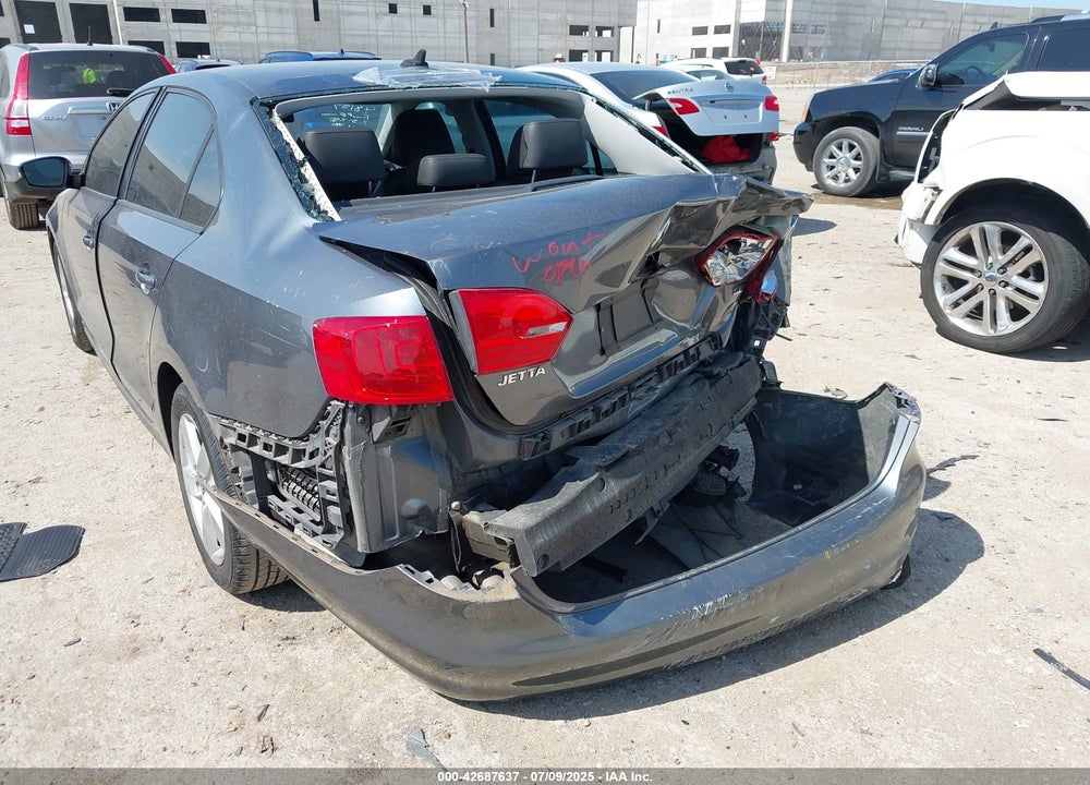 2014 VOLKSWAGEN JETTA VIN: 3VWD17AJ2EM359799