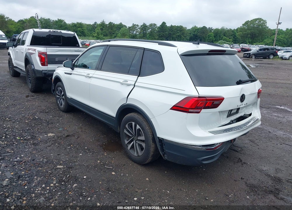 2024 VOLKSWAGEN TIGUAN VIN: 3VVFB7AXXRM010880
