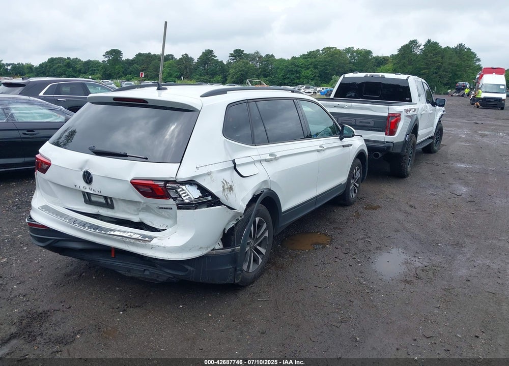2024 VOLKSWAGEN TIGUAN VIN: 3VVFB7AXXRM010880