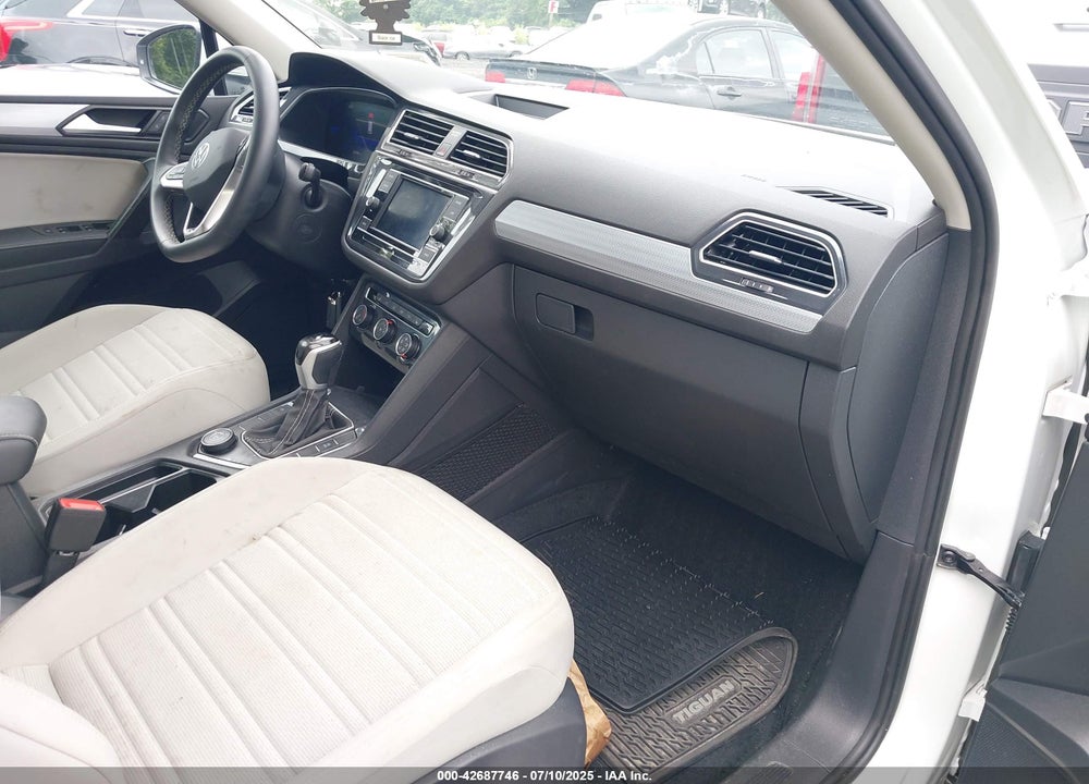 2024 VOLKSWAGEN TIGUAN VIN: 3VVFB7AXXRM010880
