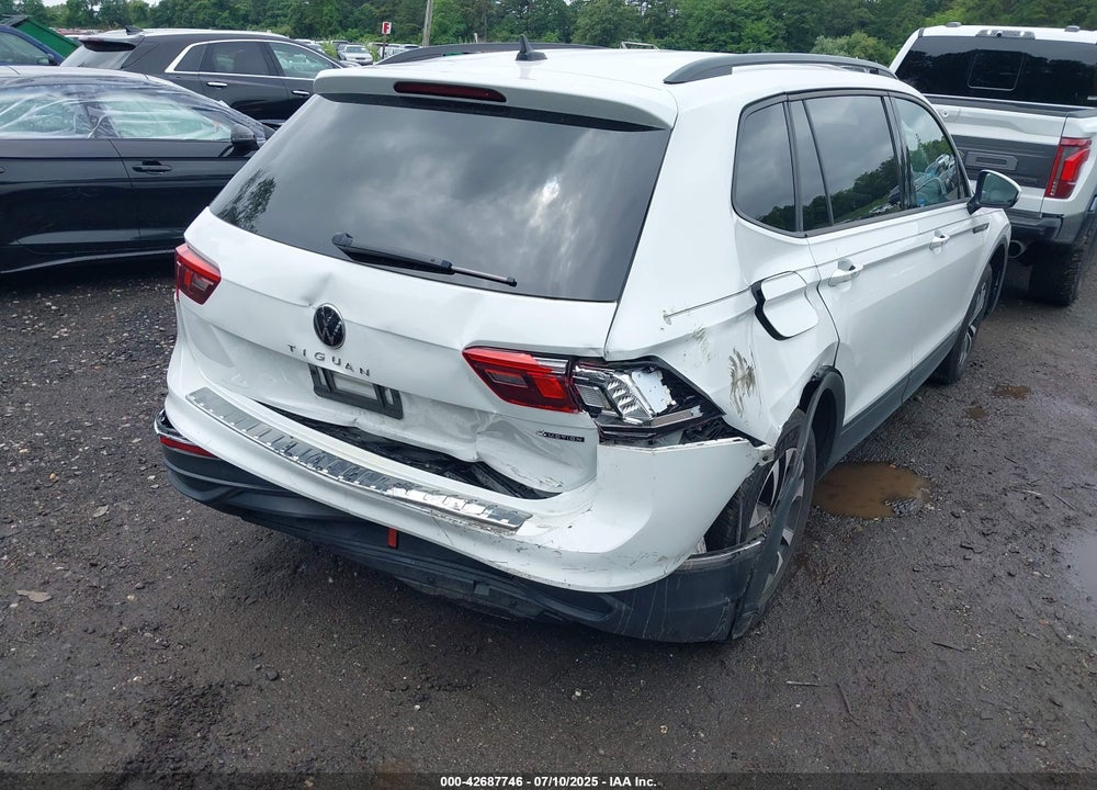 2024 VOLKSWAGEN TIGUAN VIN: 3VVFB7AXXRM010880