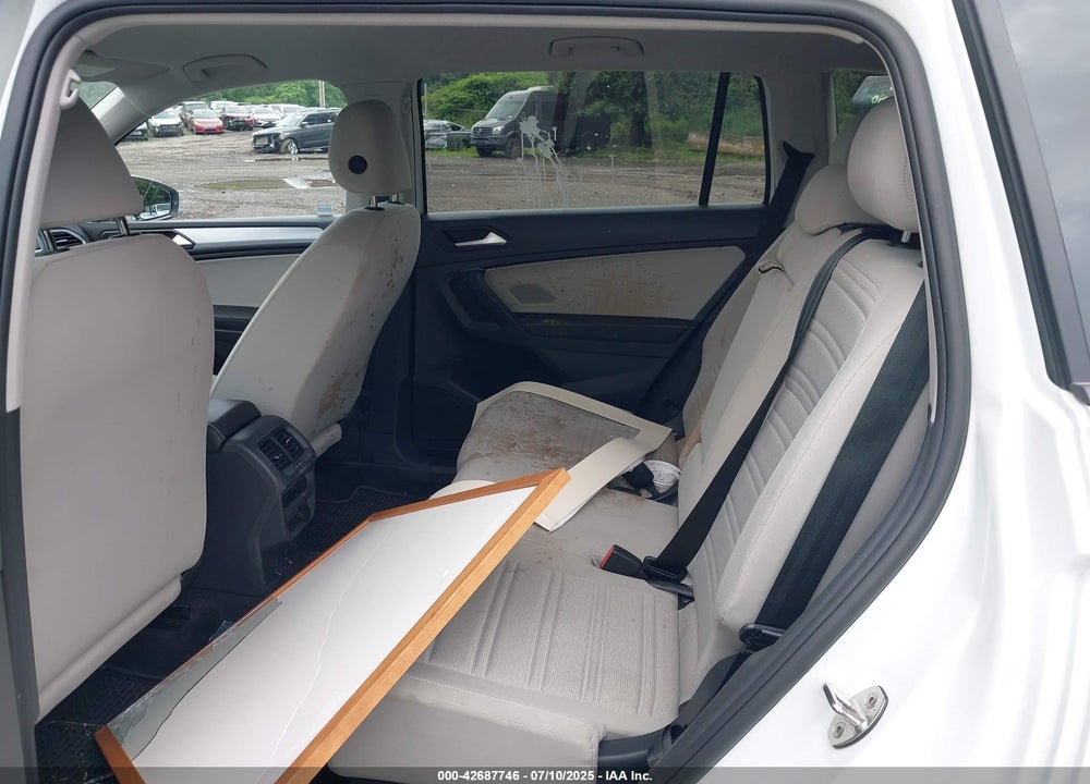 2024 VOLKSWAGEN TIGUAN VIN: 3VVFB7AXXRM010880