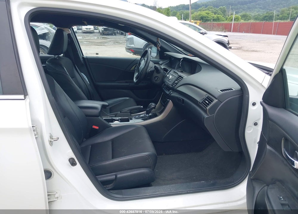 2017 HONDA ACCORD VIN: 1HGCR2F56HA176091