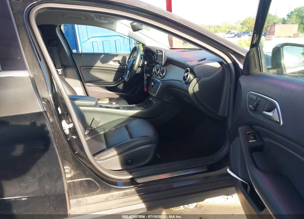 2015 MERCEDES-BENZ GLA-CLASS VIN: WDCTG4GB7FJ033114