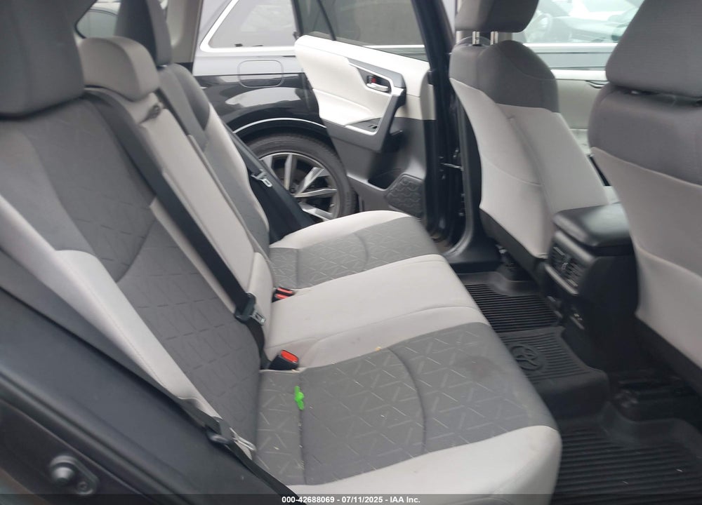 2021 TOYOTA RAV4 XLE VIN: 2T3W1RFV0MC149672