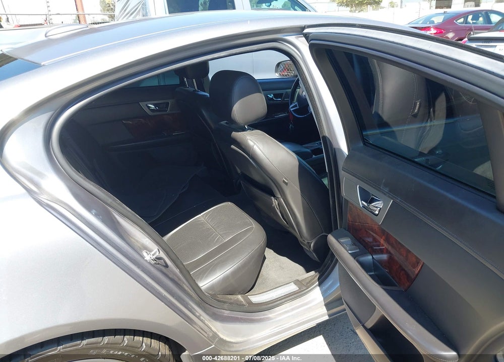 2009 JAGUAR XF VIN: SAJWA06B09HR02678