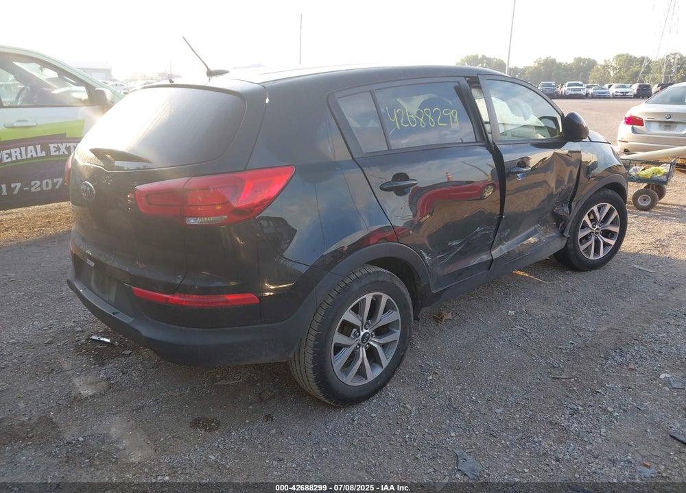 2016 KIA SPORTAGE VIN: KNDPB3AC7G7871384