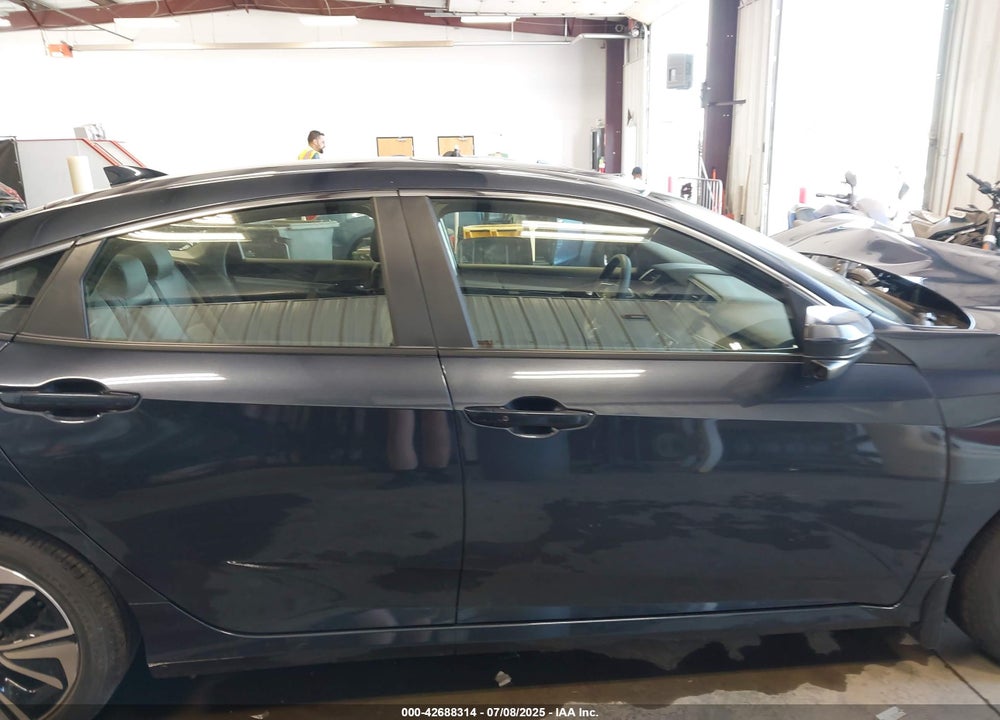 2018 HONDA CIVIC VIN: JHMFC1F73JX037711